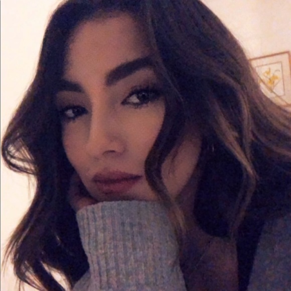 Meet your Posher, Julia - Picture 2 of 2